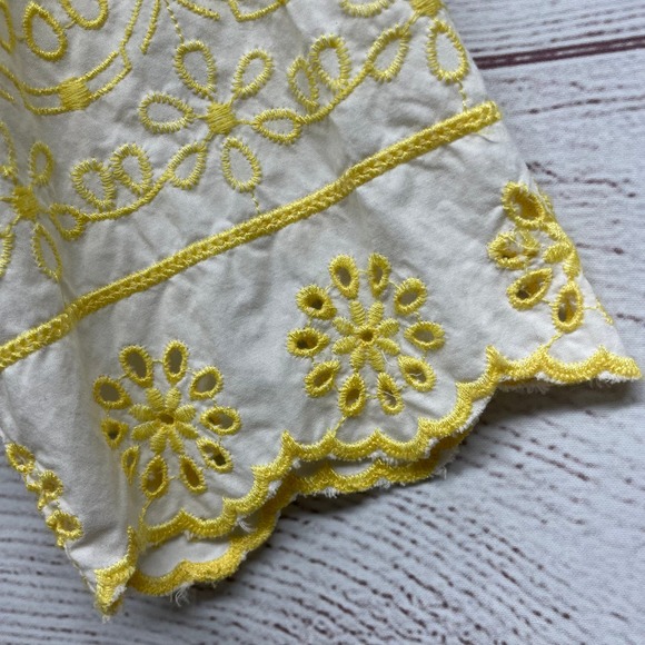 Talbots White Yellow Scoop Scallop Eyelet Embroidered Hem Top size Mp - Picture 3 of 9